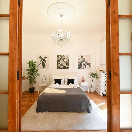 Love.Travel.Explore ♥️Apt W/ Balcony In Old Town Leilighet Bucureşti Eksteriør bilde