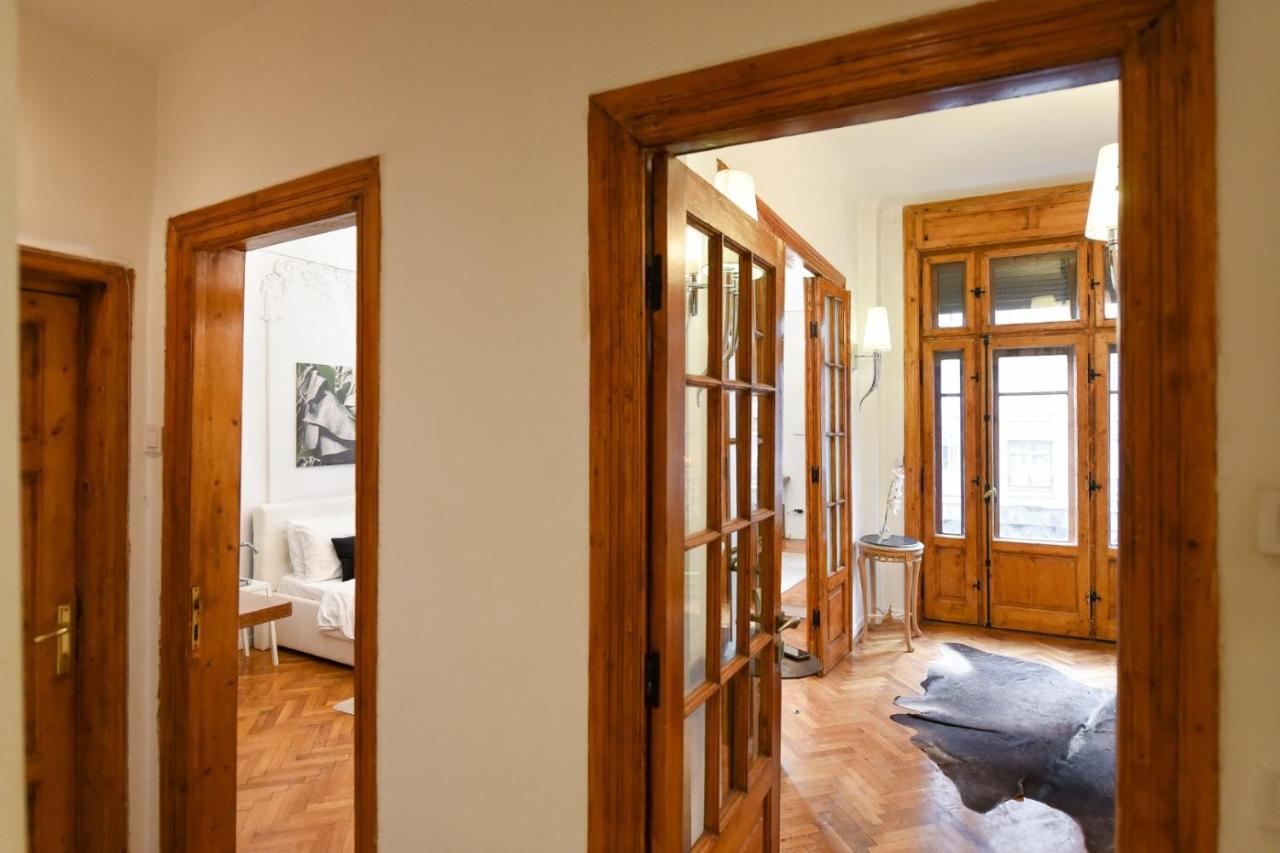 Love.Travel.Explore ♥️Apt W/ Balcony In Old Town Leilighet Bucureşti Eksteriør bilde