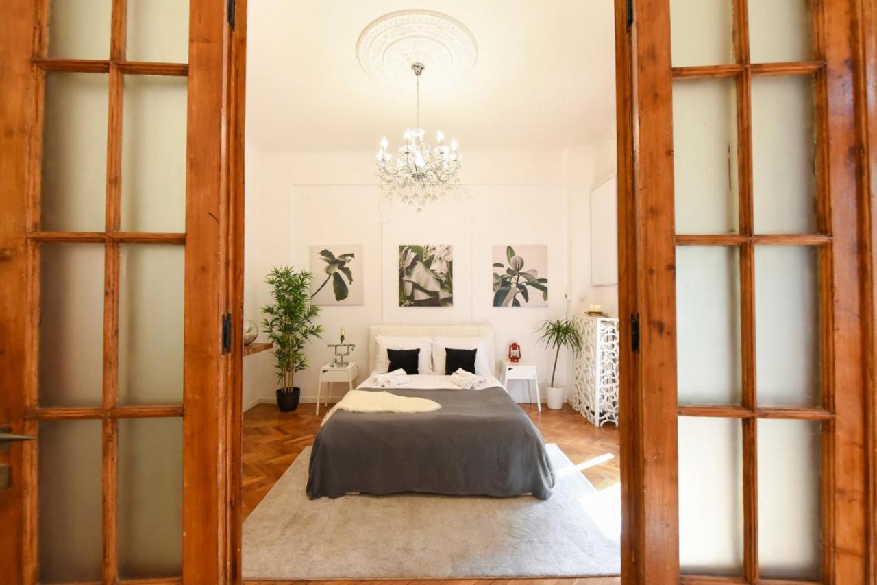 Love.Travel.Explore ♥️Apt W/ Balcony In Old Town Leilighet Bucureşti Eksteriør bilde