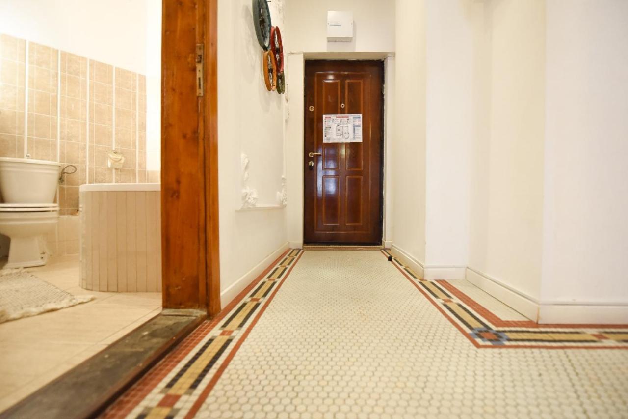 Love.Travel.Explore ♥️Apt W/ Balcony In Old Town Leilighet Bucureşti Eksteriør bilde
