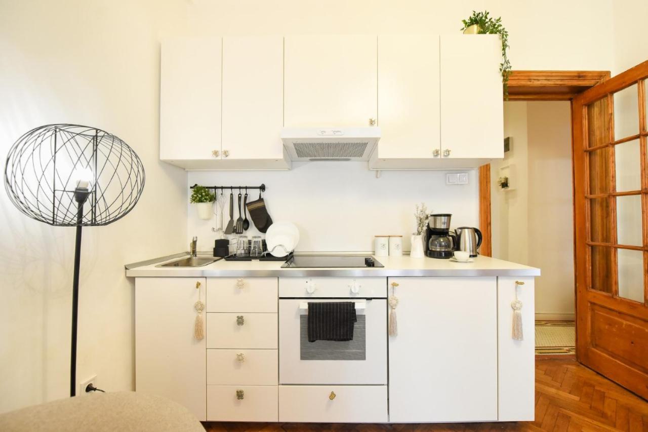 Love.Travel.Explore ♥️Apt W/ Balcony In Old Town Leilighet Bucureşti Eksteriør bilde