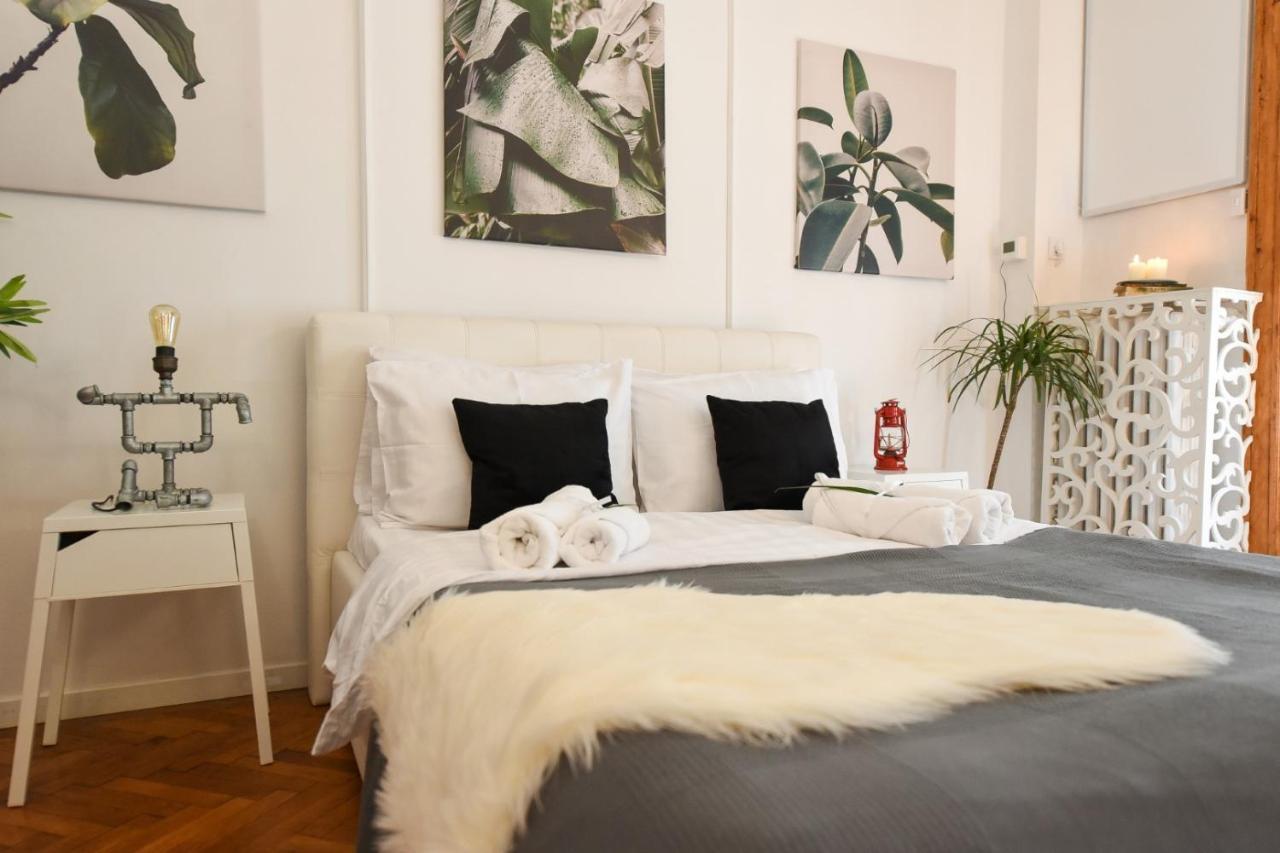 Love.Travel.Explore ♥️Apt W/ Balcony In Old Town Leilighet Bucureşti Eksteriør bilde