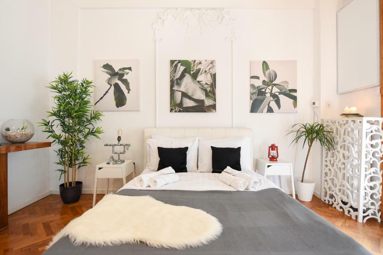Love.Travel.Explore ♥️Apt W/ Balcony In Old Town Leilighet Bucureşti Eksteriør bilde