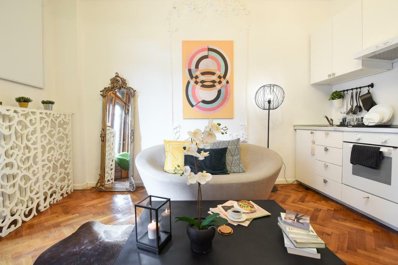 Love.Travel.Explore ♥️Apt W/ Balcony In Old Town Leilighet Bucureşti Eksteriør bilde