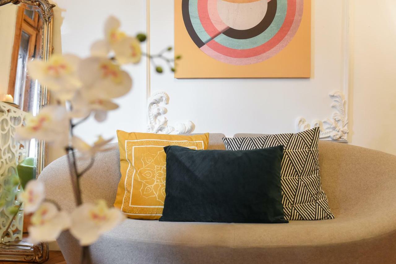 Love.Travel.Explore ♥️Apt W/ Balcony In Old Town Leilighet Bucureşti Eksteriør bilde
