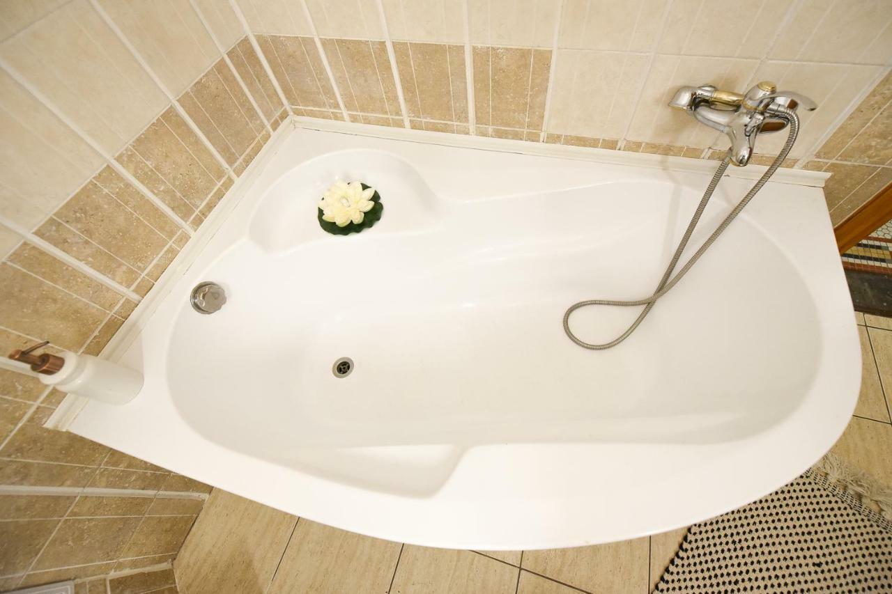 Love.Travel.Explore ♥️Apt W/ Balcony In Old Town Leilighet Bucureşti Eksteriør bilde